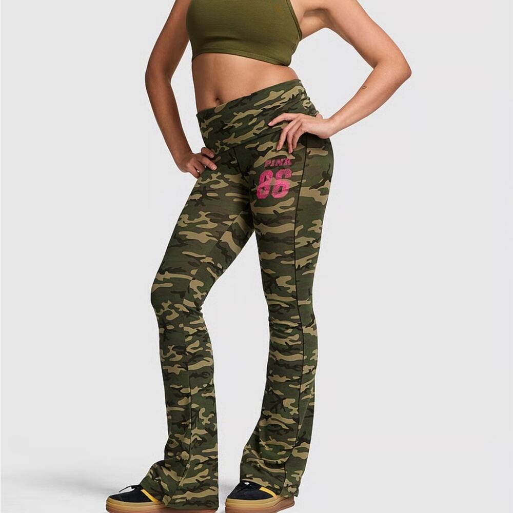 Camo Flare Leggings with Pink Detail Size XXL Short
